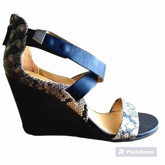 REACTION - Picture 2 of 14